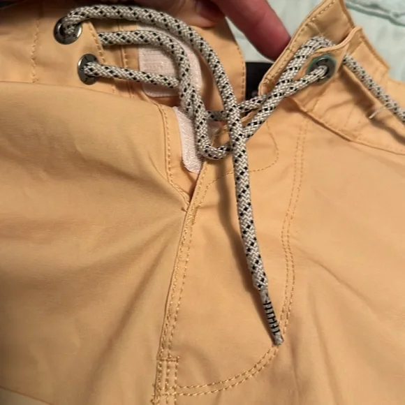 Vissla upcycle coconut poly stretch short - Picture 8 of 10